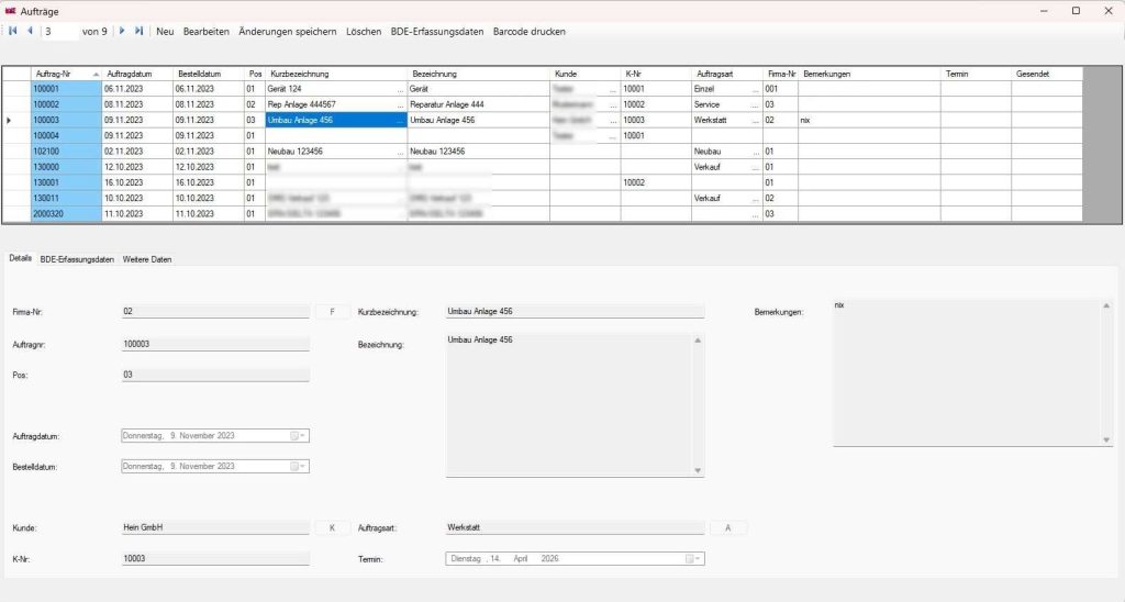 Die Auftragsübersicht der BDE-Software zeigt laufende Fertigungsaufträge mit Status, Zeitstempel und zugewiesenen Kostenstellen.